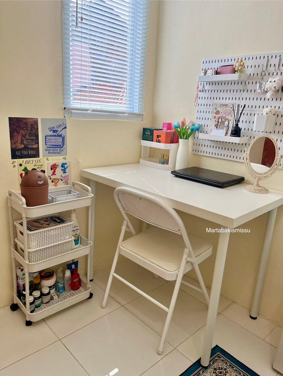 Meja Kursi Workstation yang Hemat Tempat.jpg